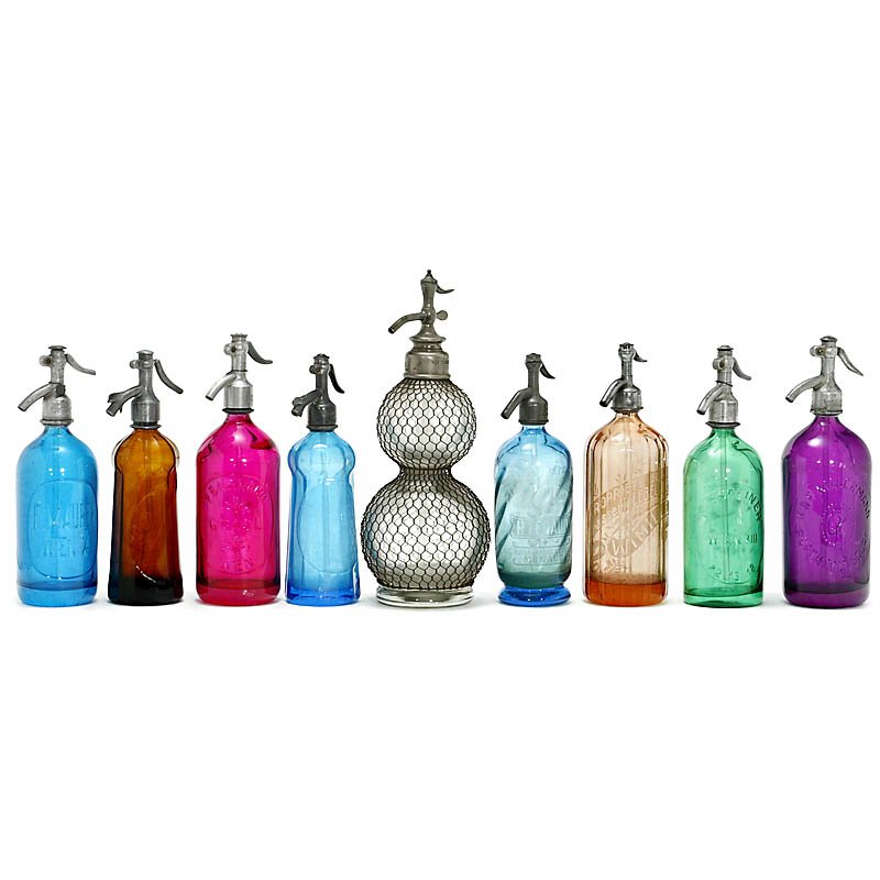 9 Old Soda Syphons, from 1920: 9 Old Soda Syphons, from 1920 Syphons from Germany, Austria and France, 8 x 1 liter and 1 x 2 liters. 9 alte Sodaflaschen, ab 1920 Siphons aus Deutschland, Österreich und Frankreich, 8 x 1 Liter und 