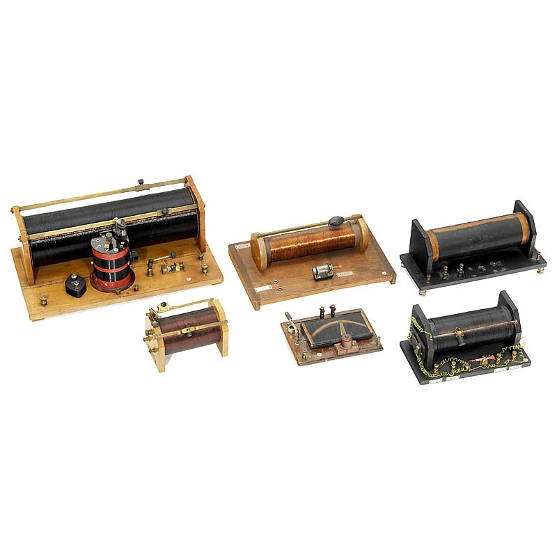 7 Sliding Coil Detectors, 1920s: 7 Sliding Coil Detectors, 1920s Partly unmarked, 4 detectors by: W. A. Birgfeld Berlin, C. G. S. and L. P. & A., "L. Indiscret", 6 detectors with plug-in crystal. 7 Schiebespulen-Detektorgeräte, 20er