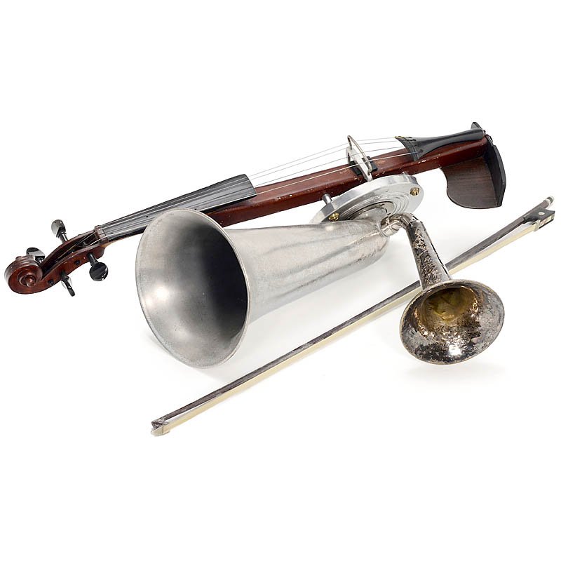 Stroh Viol "Tiebel-Violine", from 1925: Stroh Viol "Tiebel-Violine", from 1925 Marked on the soundbox "Tiebel-Violine", with 2 horns, 4 strings and large membrane, with bow. Strohgeige "Tiebel-Violine", ab 1925 Tiebel-Radio-System-Violine, 