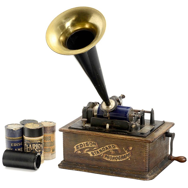 Phonograph "Edison Standard", c. 1905: Phonograph "Edison Standard", c. 1905 Type 2, for 2-minute cylinders, model C reproducer, unrestored, motor runs, no belt and lid, horn replaced, with 4 cylinders. Walzenphonograph "Edison Standard", 