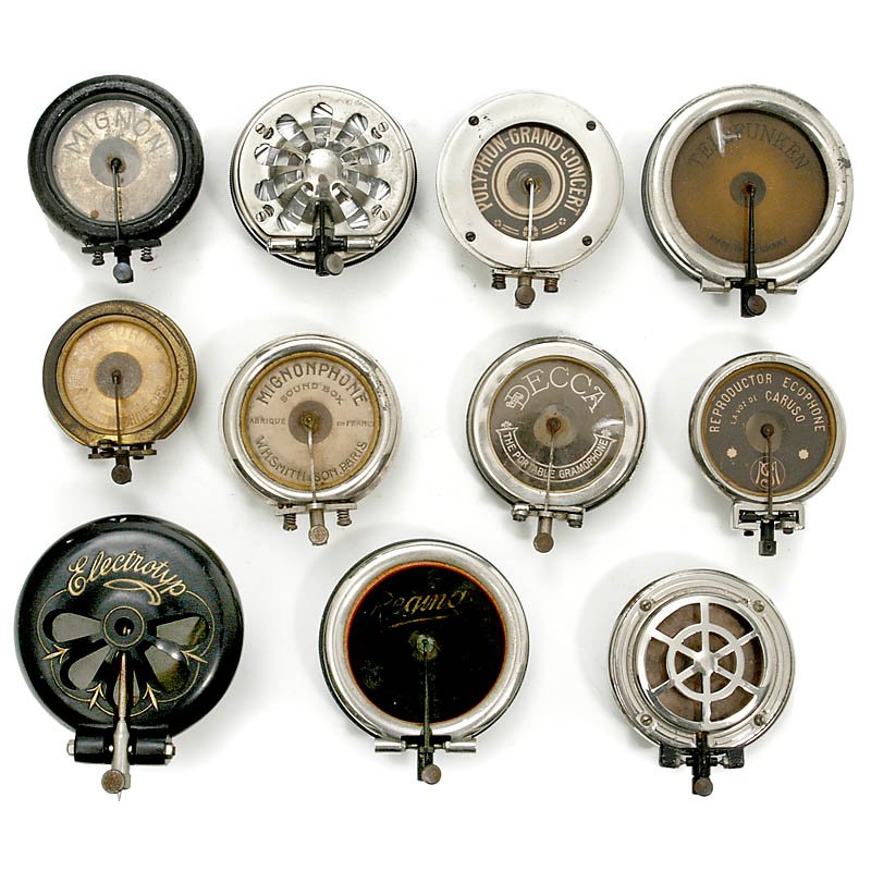 11 Gramophone Reproducers, from 1915: 11 Gramophone Reproducers, from 1915 Models: "HMV No. 5A", "Electrotyp", "Saturn", "Decca", "Mignon", "Telefunken", "Reproductor Ecophone", "Mignonphone", "Polyphon-Grand-Concert", "Regina", and 1 unm