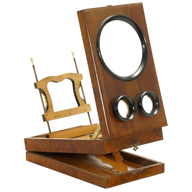 Graphoscope, c. 1880: Graphoscope, c. 1880 Viewer for stereo cards 9 x 18 cm, cartes-de-visite and other sizes, lens diameter: 5 in. Graphoscope, um 1880 Betrachter für Stereokarten 9 x 18 cm sowie Cartes-de-Visite und an