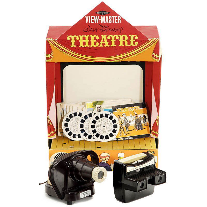 Stereo Projector by View-Master: Stereo Projector by View-Master Junior projector. In good condition, with many stereo discs and Lighter Stereo Viewer. Stereoprojektor View-Master Junior-Projektor. Made in Belgium. Mit Originalbühne