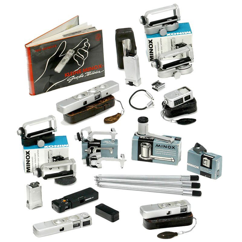 4 Minox Cameras and Accessories, from 1957: 4 Minox Cameras and Accessories, from 1957 Minox, Gießen. 1) Minox A, no. 123043, with MinoSix, 2 cases and chains. Shutter working, light meter not working. (3/3-) - 2) Minox B, no. 757256, with cas