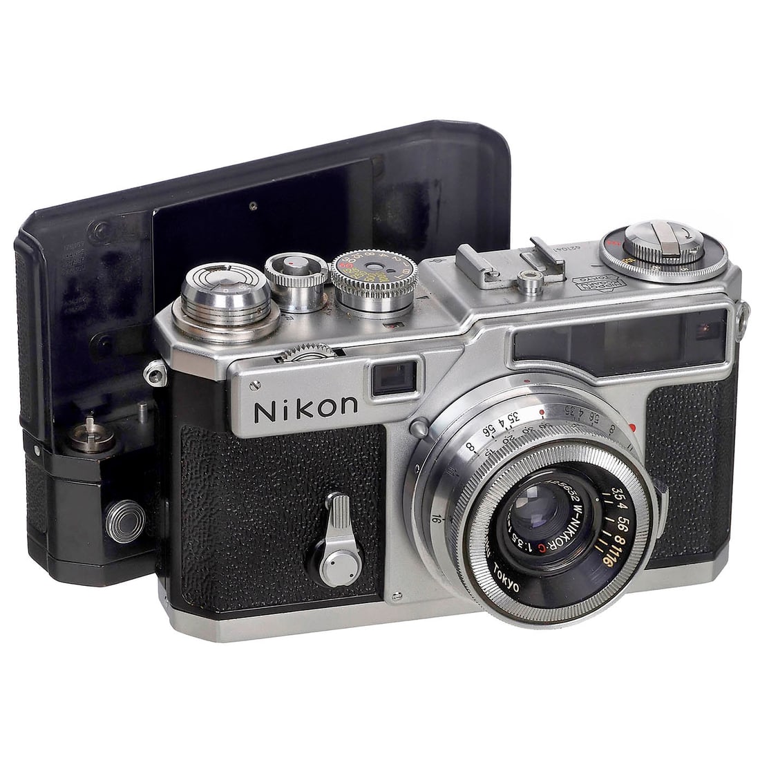 Nikon SP with W-Nikkor-C 3.5/3.5 cm Lens, 1957 onwards: Nikon SP with W-Nikkor-C 3.5/3.5 cm Lens, 1957 onwards Nippon Kogaku, Japan. No. 6210418, with W-Nikkor-C 3.5/3.5 cm lens no. 425632, engraved on the back "Made in occupied Japan", good visual conditi