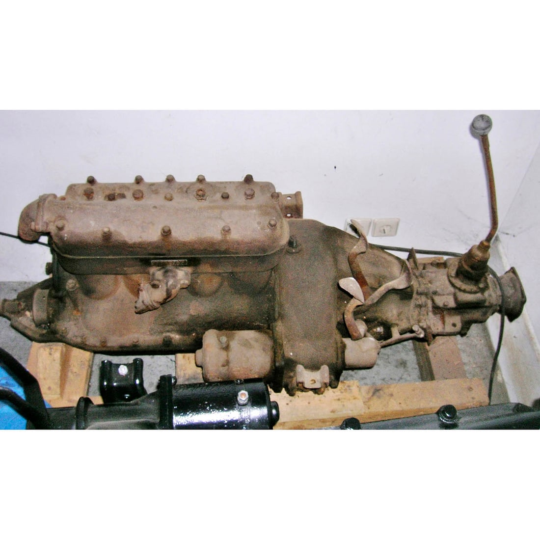 Original Motor for the "Ford Model T", 1919: Original Motor for the "Ford Model T", 1919 Ford USA, built in December 1919. Serial no. 3.681.647, engine with Warford gearbox! Original-Motor für den "Ford Model T", 1919 Ford USA, gebaut im De