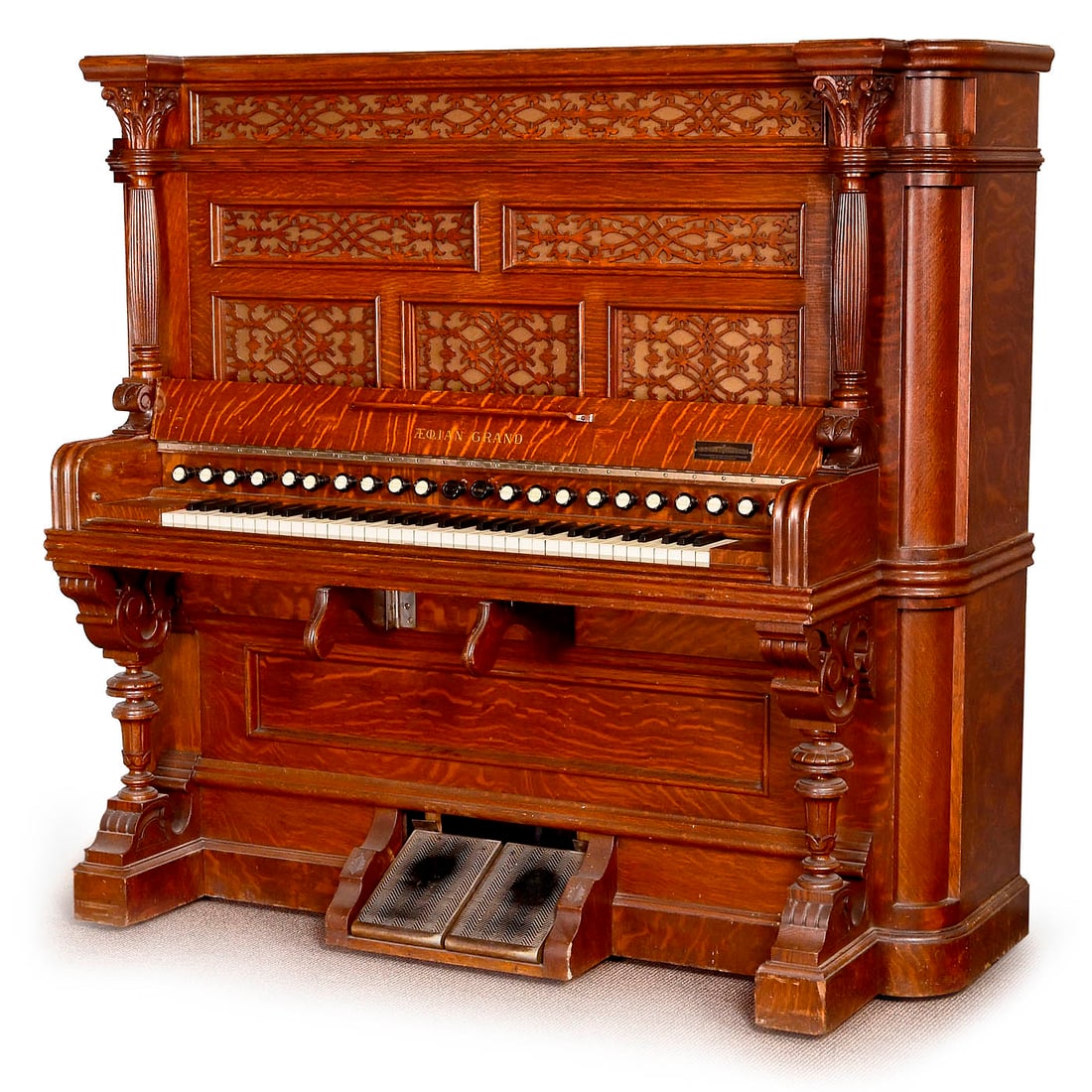 Aeolian Orchestrelle Player Reed Organ, c. 1900: Aeolian Orchestrelle Player Reed Organ, c. 1900 The Aeolian Company, USA. With 58 notes, 20 stops, oak case, with additional electric blower (220 volts), very good playing condition, 64 x 28 x 59 in.,