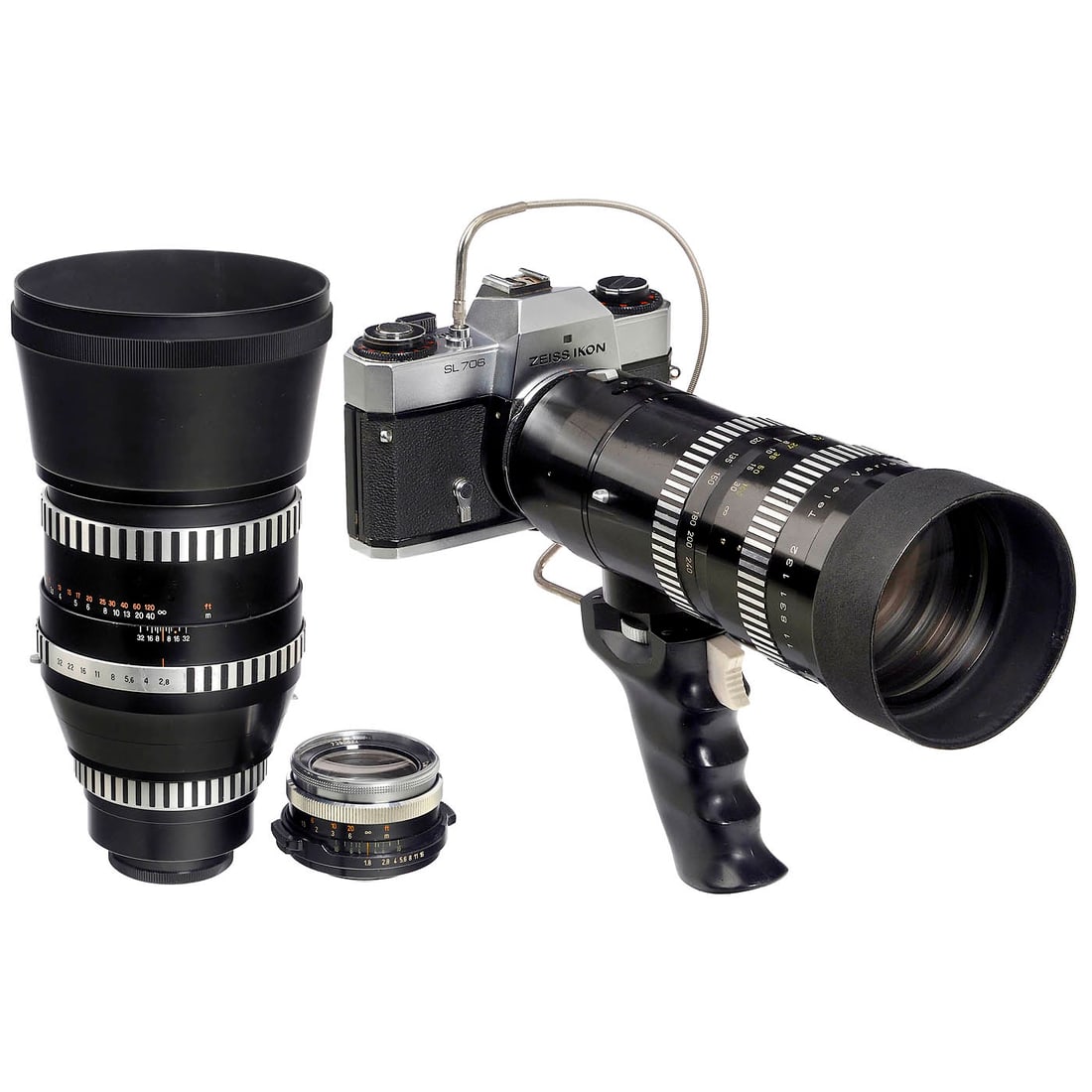 M42 Tele Outfit: M42 Tele Outfit 1) Zeiss Ikon, Stuttgart. SL 706 no. T83804, with Ultron 1.8/50 mm, with cap and case, shutter working, optics under point light reveal insignificant minor internal dust. (3/3) - 2) Sc