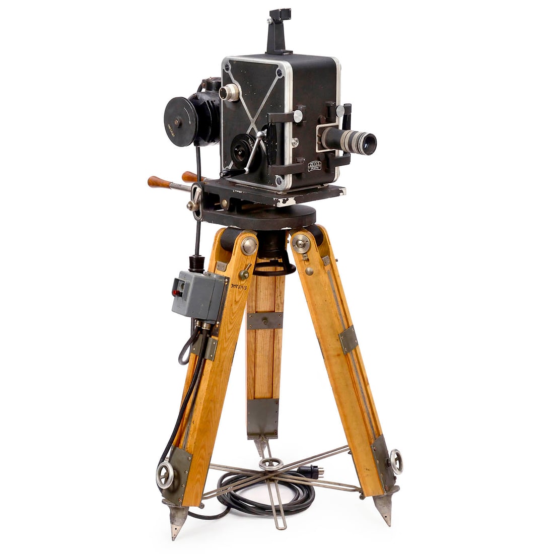 Slow Motion 16 High-Speed Camera, c. 1940: Slow Motion 16 High-Speed Camera, c. 1940 Zeiss Ikon, Dresden. Consisting of a high-speed camera with motor and hand-turned mechanism, a Sonnar lens with intermediate rings and a large number of inser