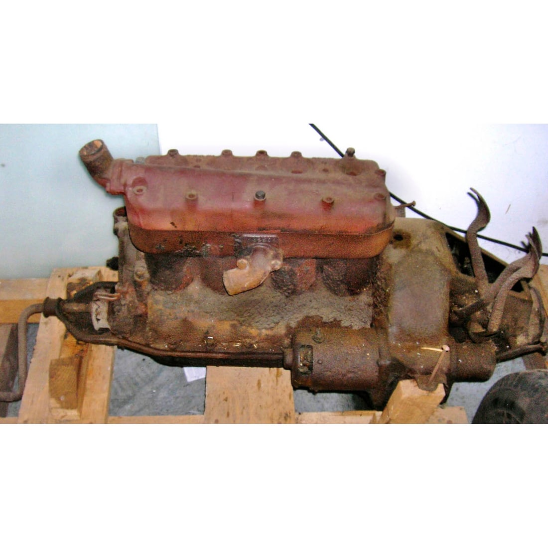 Original Motor for the "Ford Model T", pre-1919: Original Motor for the "Ford Model T", pre-1919 Serial no. 9.835.295, engine with gearbox. Original-Motor für den "Ford Model T", vor 1919 Serien-Nr. 9.835.295, Motor mit Getriebe. Start Price: E