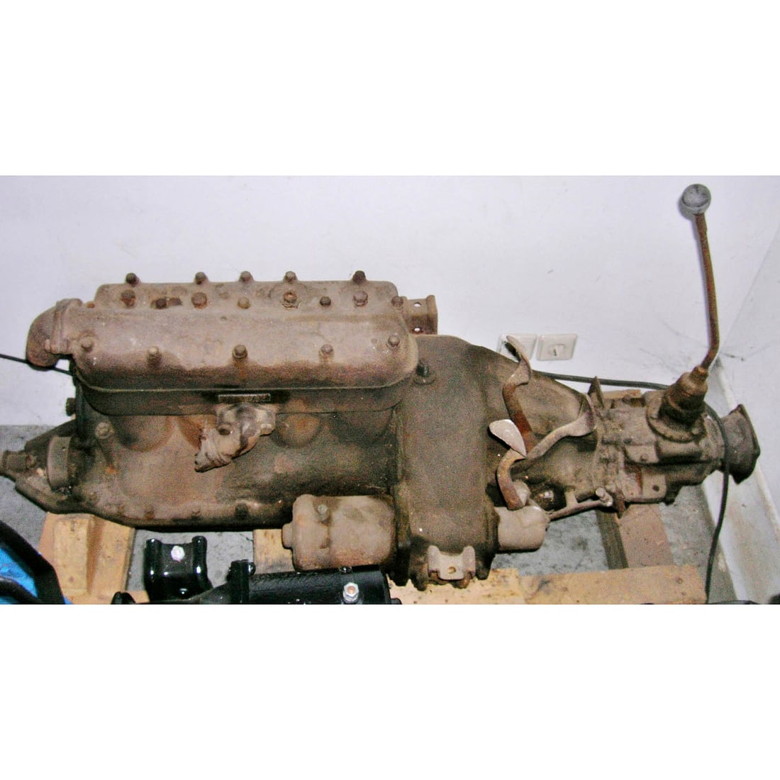 Original Motor for the "Ford Model T", 1919: Original Motor for the "Ford Model T", 1919 Ford USA, built in December 1919. Serial no. 3.681.647, engine with Warford gearbox! Original-Motor für den "Ford Model T", 1919 Ford USA, gebaut im De