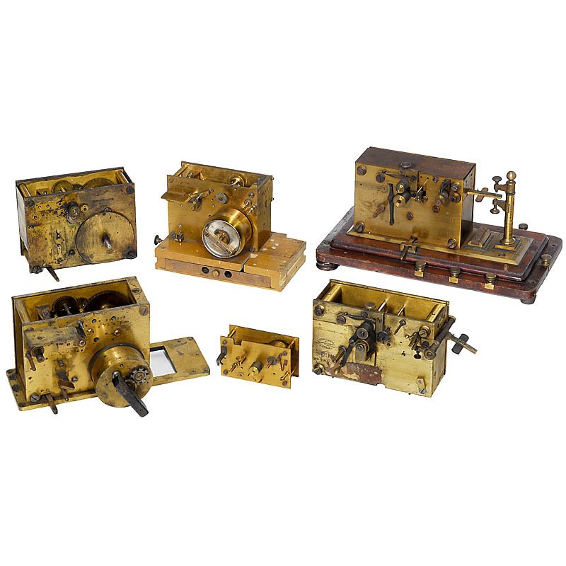 5 Incomplete Telegraphs for Spare Parts, c. 1900: 5 Incomplete Telegraphs for Spare Parts, c. 1900 2 x "W. Gurtl, Berlin", 1 x "Richard Bosse & Co., Berlin", 1 x "Asstion des Ouvriers en Instruments de Précision, Paris", and 1 x "Jigney Frères". - 