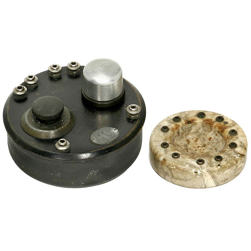 Detector Receiver "Sachsenwerk", 1927: Detector Receiver "Sachsenwerk", 1927 Sachsenwerk, Niedersedlitz. Type RDE, sliding coil, original crystal. - Add-on: Headphone switch, marble, for 5 headphones. Detektor-Empfänger "Sachsenwerk, 1927