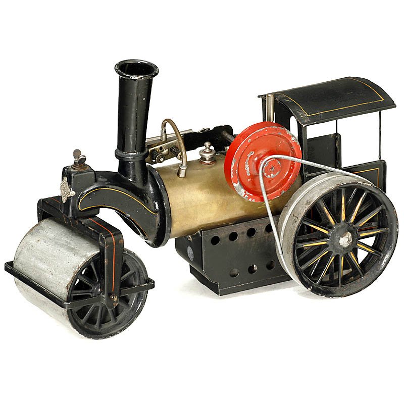 Early Steam Roller by Bing (130/741), c. 1912: Early Steam Roller by Bing (130/741), c. 1912 Cast iron and tin, oscillating cylinder, length: 9 in., complete with all fittings and burner. Frühe Dampfwalze "Bing (130/741)", um 1912 Gußmetall und 