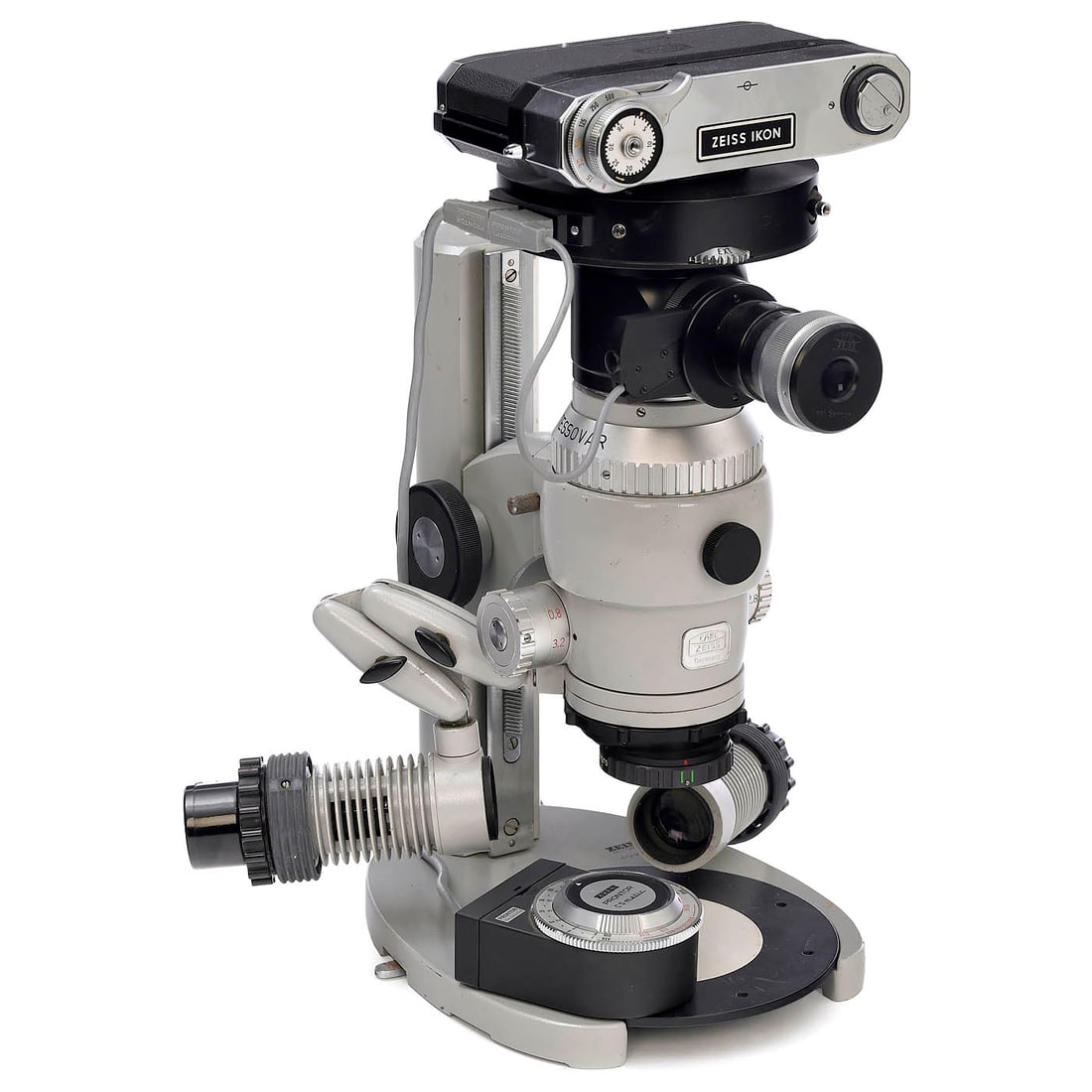 Tessovar Photomacrographic Zoom System with Accessories, c. 1970: Tessovar Photomacrographic Zoom System with Accessories, c. 1970 Carl Zeiss, Oberkochen. For scales from 0.4x to 12.8x, working distances from 37 to 79 mm, with viewfinder eyepiece with beam-splitter,