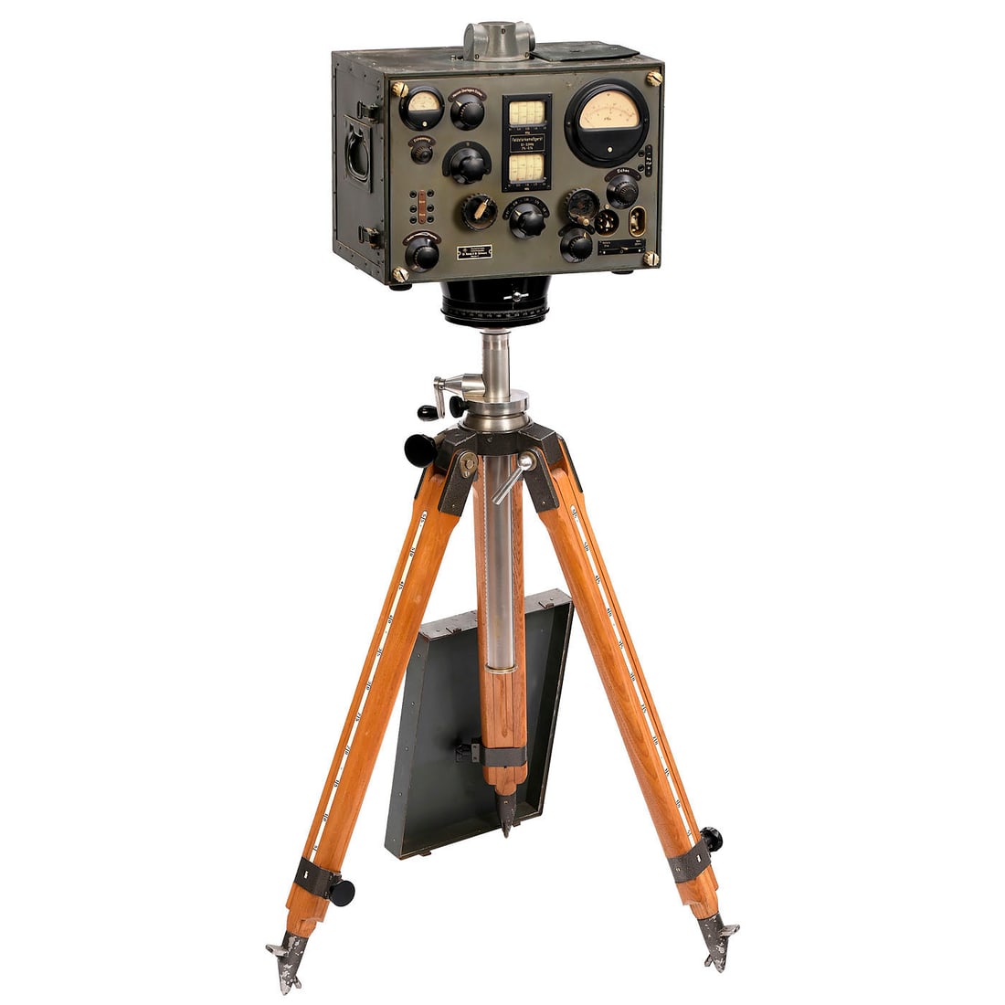 HHF BN1500 Field Strength Meter, c. 1940: HHF BN1500 Field Strength Meter, c. 1940 Physikalisch-Technisches Entwicklungslabor Dr. Rohde & Dr. Schwarz, Munich. 9 tubes, 0.1–3 MHz in four sub-ranges, with built-in calibration transmitter,