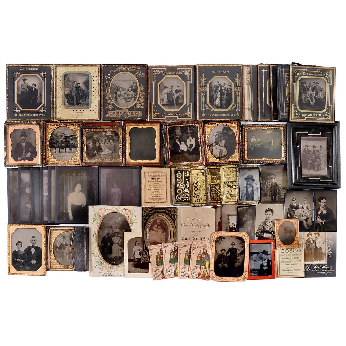 Large Collection of Ferrotypes/Ambrotypes: Large Collection of Ferrotypes/Ambrotypes High-quality ferrotypes, ambrotypes and other techniques with good motifs. 1) 14 x "Memories of…", each in 10 x 12 cm glass frames, including the histor