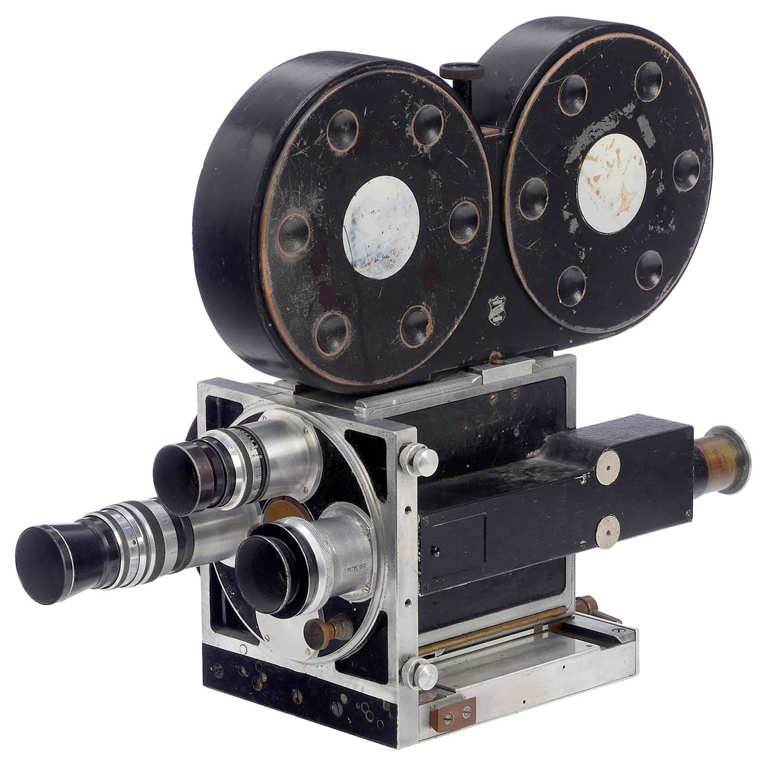Bell & Howell 35, c. 1925: Bell & Howell 35, c. 1925 Bell & Howell, USA. Film camera for the professional 35mm format. Attachment cassette capacity: 120 m, driven by a hand crank, 2 speedometers, double gripper, revolver head f