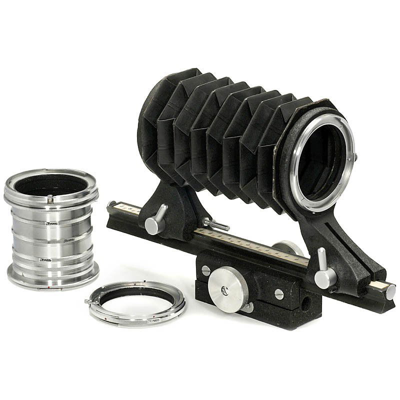 Bellows for Exakta 66 (Post-War): Bellows for Exakta 66 (Post-War) Ihagee, Dresden. 1) Bellows 6 x 6. - 2) Extension tubes set 6 x 6. - And: 3) Double bayonet ring 6 x 6. Balgengerät für Exakta 66 (Nachkrieg) Ihagee, Dresden. 1) Bal