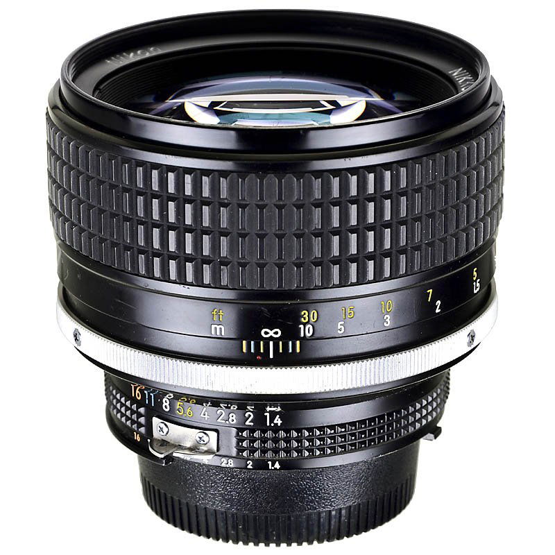 Nikkor 1,4/85 mm AI-S: Nikkor 1,4/85 mm AI-S Nikon, Japan. No. 184158, 2 caps, sought-after lens. Nikkor 1,4/85 mm AI-S Nikon, Japan. Nr. 184158, 2 Deckel, gesuchte Optik.