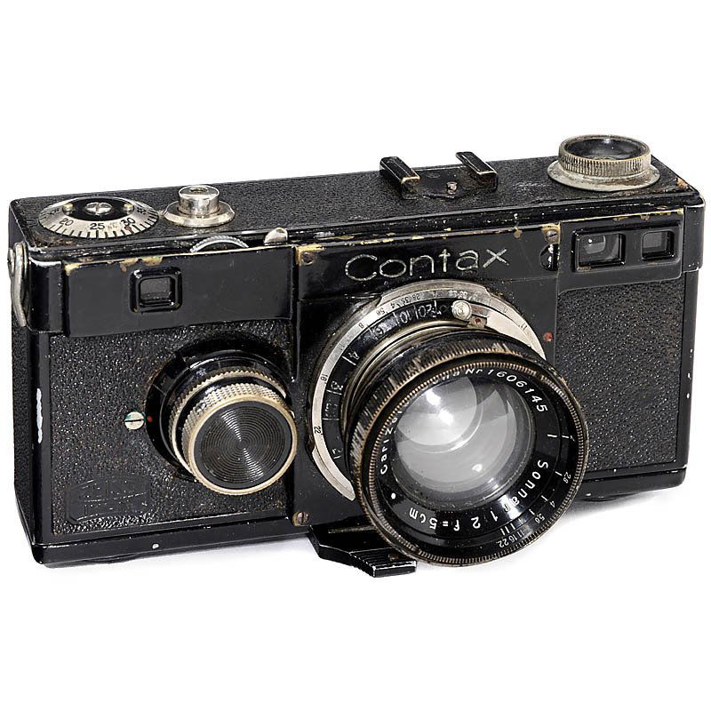 Contax I, 1933/34: Contax I, 1933/34 Zeiss Ikon, Dresden. No. V37115, version 4, shutter speeds 1/2-1/1000 sec., rangefinder knob stuck, focal-length slide missing. With Sonnar 2/5 cm, no. 1606145. Contax I, 1933/34 Zei