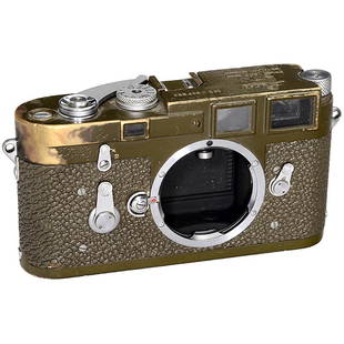 Leica M3 (Olive) "Bundeseigentum", 1958: Leica M3 (Olive) "Bundeseigentum", 1958 Leitz, Wetzlar. No. M3-927693, first version of Leica M3 (olive finish) in original never restored condition. "Bundeseigentum 12-121-5418" = Property of Federal
