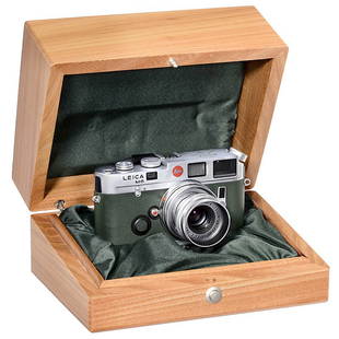 Leica M6 Jaguar XK: Leica M6 Jaguar XK Leica, Solms. Commemorative model "50th anniversary Jaguar automobiles 1948-1998". No. 2010843 and XK 36/50, with only 50 examples one of the most sought- after Leica editions! Chro