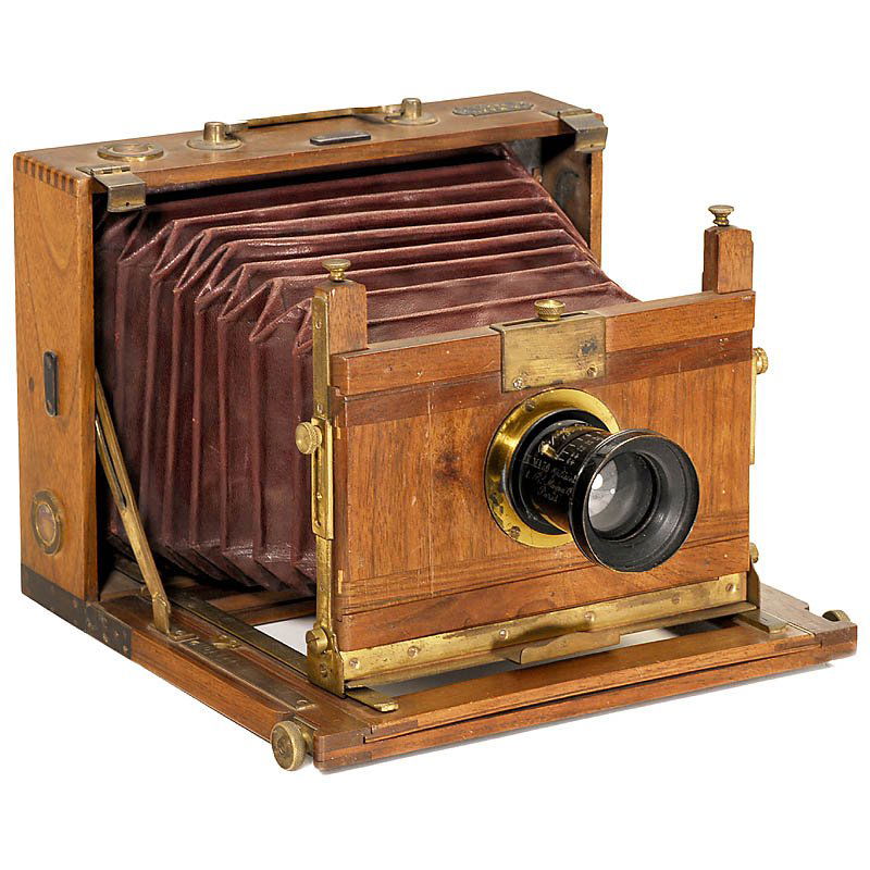 Field Camera by E. Mazo, c. 1900: Field Camera by E. Mazo, c. 1900 E. Mazo, Paris. Tropical wood with brass fittings, stamped inside no. "21", size 13 x 18 cm, dark-red bellows, with wooden cassette (without screen). Lens "Rapide Orth