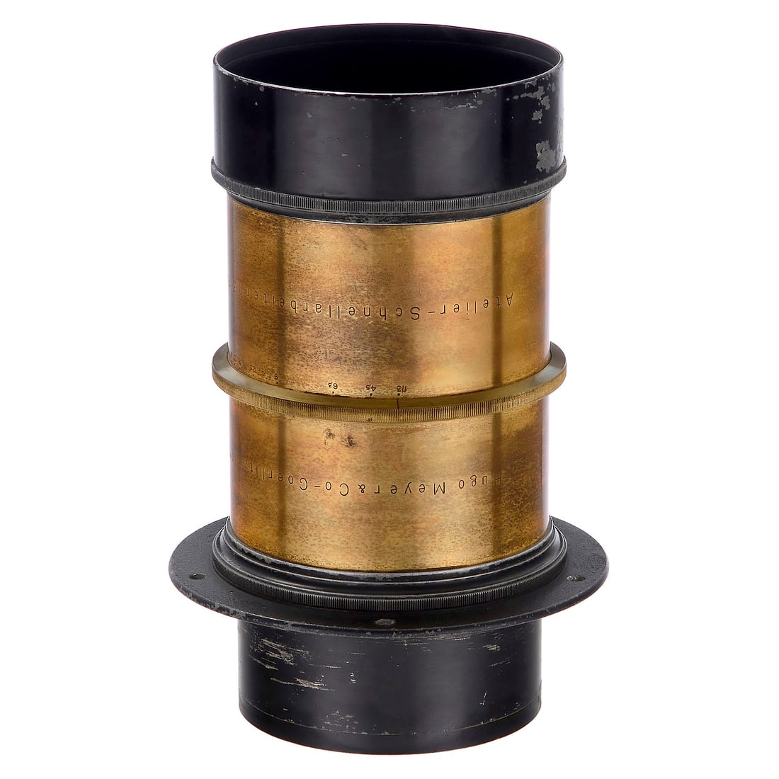 Atelier-Schnellarbeiter 1:3 F=400 mm, c. 1907: Atelier-Schnellarbeiter 1:3 F=400 mm, c. 1907 Hugo Meyer & Co., Görlitz. Germany. No. 194646, brass lens, iris diaphragm engraved from 3 to 36, height 27 cm, diameter 14 cm, diameter of the front