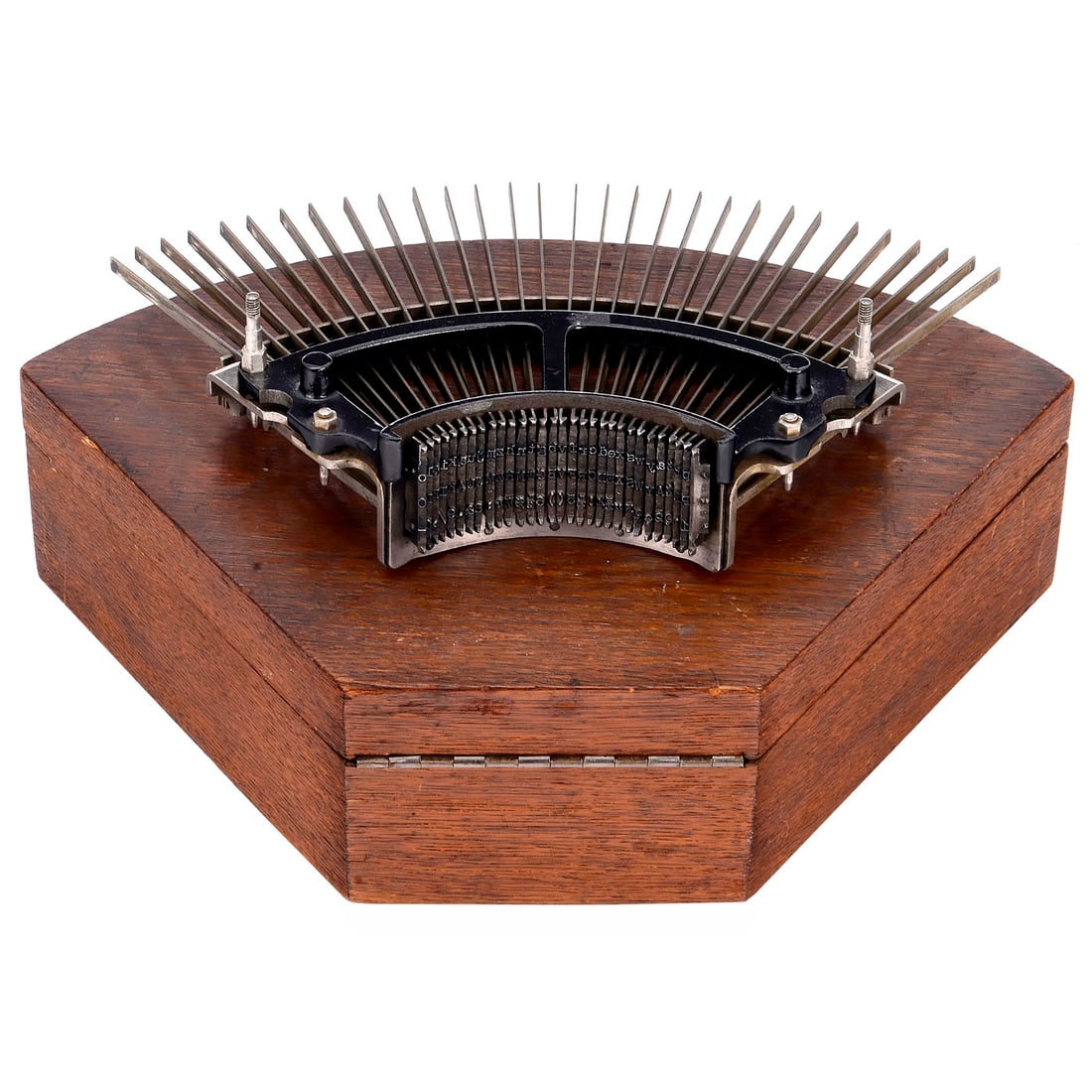 Type Set for Adler Typewriters, c. 1910: Type Set for Adler Typewriters, c. 1910 Adler-Werke AG, Frankfurt. In wooden box, a very decorative display piece. Typensatz für Adler-Schreibmaschinen, um 1910 Adler-Werke AG, Frankfurt. In Holz