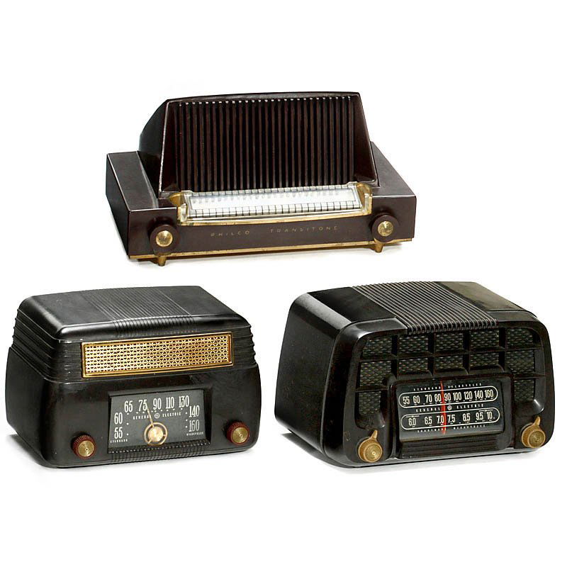 3 American Valve Radios: 3 American Valve Radios 1) "General Electric model 220", USA 1947, 6 valves, 117 V, MW and SW, without backdoor. – 2) "General Electric model 202", USA 1946, 6 valves, 117 V, MW. – And: 3) "Philco