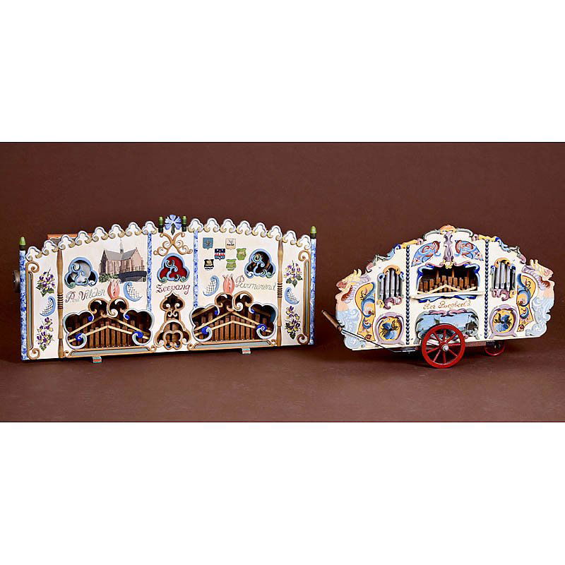 2 Miniature Pipe Organs: 2 Miniature Pipe Organs Constructed of wood and metal. 1) Dutch street organ, 19 ? in. wide. – And: 2) Fairground organ, 27 1/5 in. wide. 2 Miniatur-Pfeifenorgelmodelle Holz und Metall. 1) Holländi