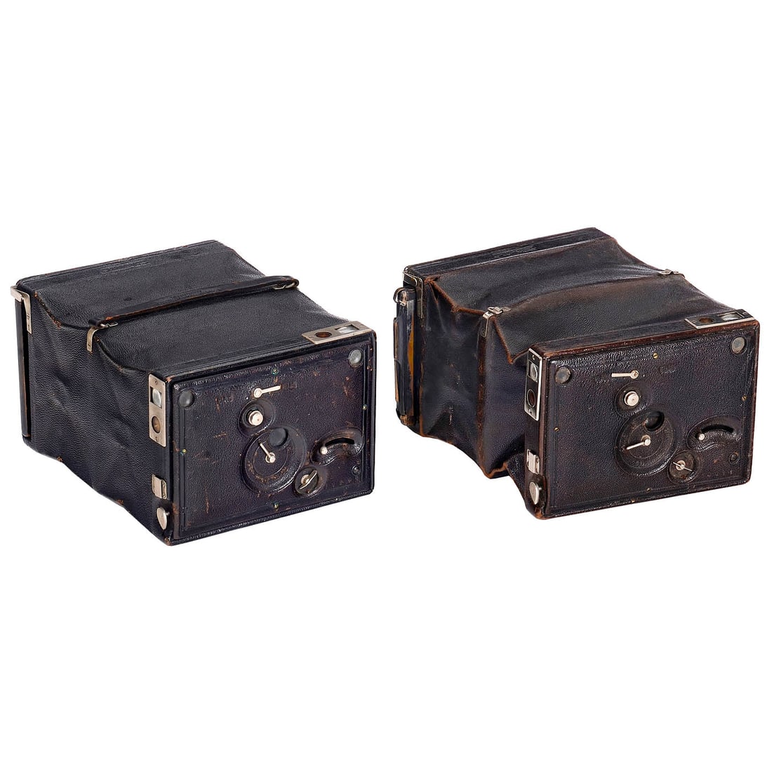 Stella, c. 1905: Stella, c. 1905 Hugo Svensson & Co, Göteborg, Kamerafabrik. Rare folding camera for 9 x 12 cm plates and films, unusual design in wood and leather, 4 diaphragm settings (f/11 to f/32) and