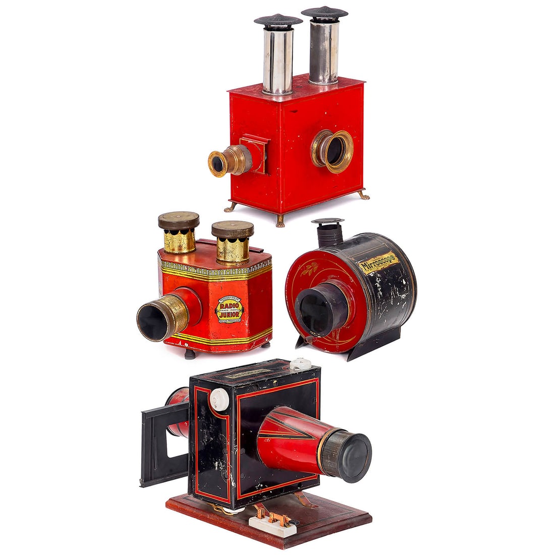 4 Megascopes and Mirrorscopes, c. 1900: 4 Megascopes and Mirrorscopes, c. 1900 All with red/black painted metal parts and gold-colored decorative strips. 1) Ernst Plank. Megascop, 41 cm high, for cartes de visite/photographs 7 x 5 cm and