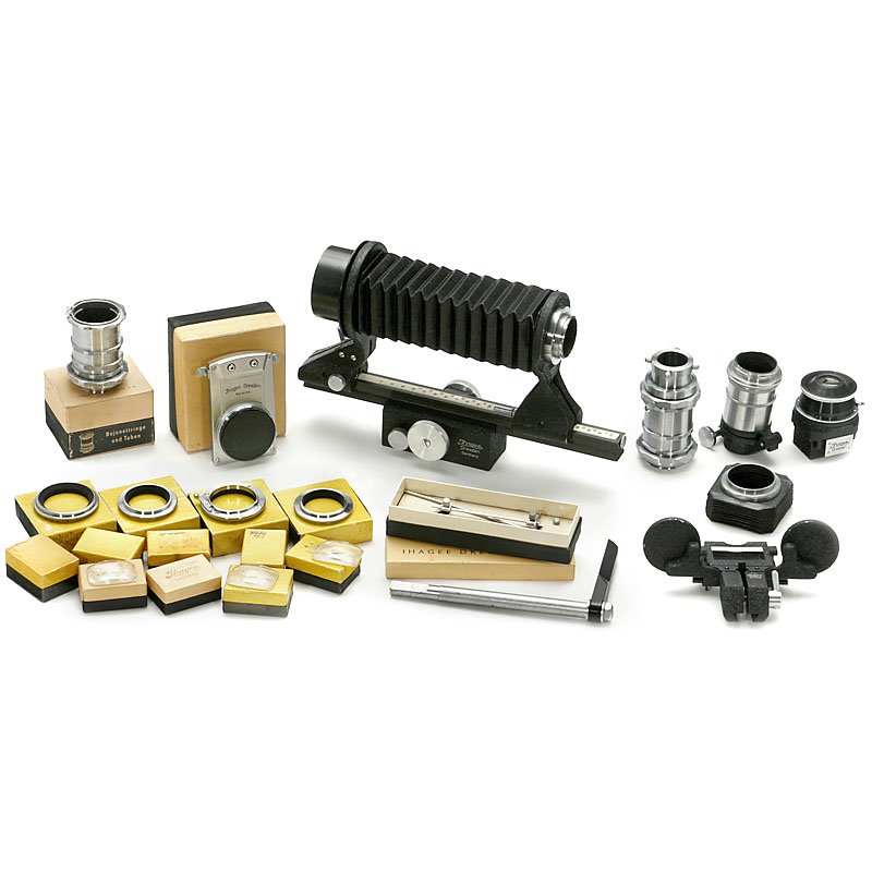 Macro Equipment for Exakta: Macro Equipment for Exakta Ihagee, Dresden. Approx. 20 pieces for macro/micro photography: Ihagee exposure meter, bellows device and focusing rack, slide copying attachment, 2 microscope attachments (