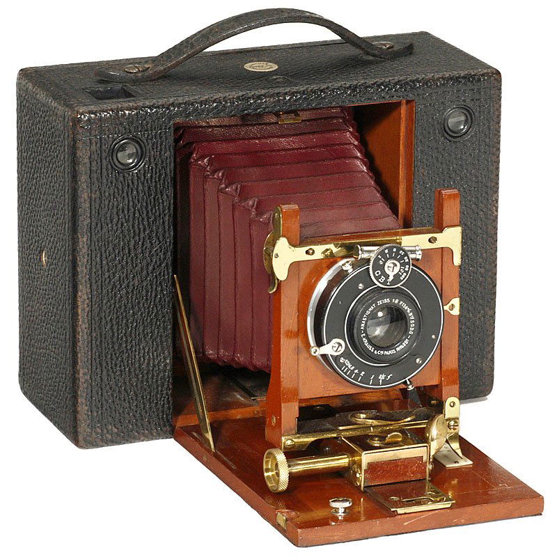 No. 4 Cartridge Kodak, 1897: No. 4 Cartridge Kodak, 1897 Eastman Kodak, Rochester. For 4 x 5 in. exposures on the new 104 rollfilm. First version with polished wood interior and red bellows. With Krauss/Zeiss Anastigmat 8/136 mm