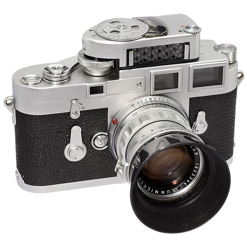 Leica M3, 1957: Leica M3, 1957 Leitz, Wetzlar. No. M3-857549, double-stroke advance, vulcanite on back door brittle. Summicron 2/50 mm, no. 1623344, chrome, meter scale, with early IROOA lens hood. – Add-on: Leica-