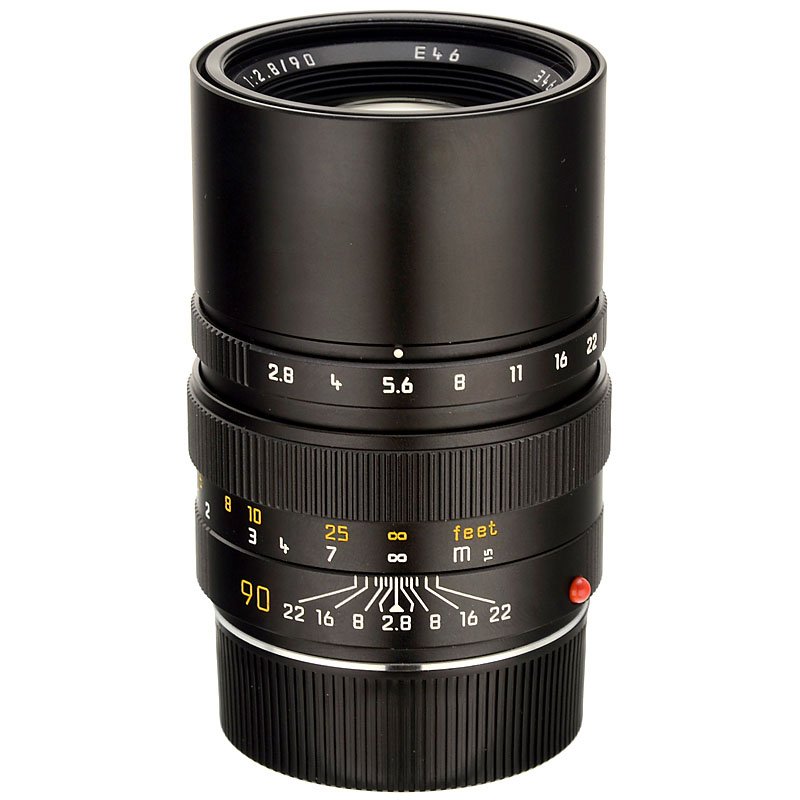 Elmarit-M 2,8/90, 1988: Elmarit-M 2,8/90, 1988 Leica, Solms. No. 3462459, integrated lens hood, E46 filter size, rear lens has some spots, otherwise like new. Complete with lens caps, soft-leather case, paperwork, and box. E