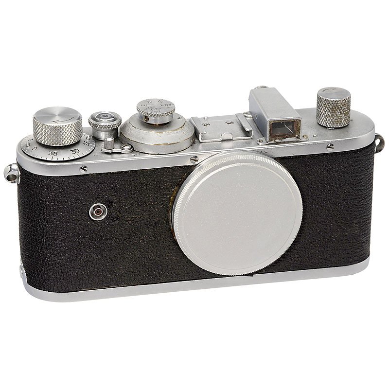 Chiyoca 35 Body, 1951: Chiyoca 35 Body, 1951 Reise Optical Institute, Japan. Without serial number, the only Japanese copy of the Leica Standard. Synchronization added, scratches beside rewind knob, excellent working condit