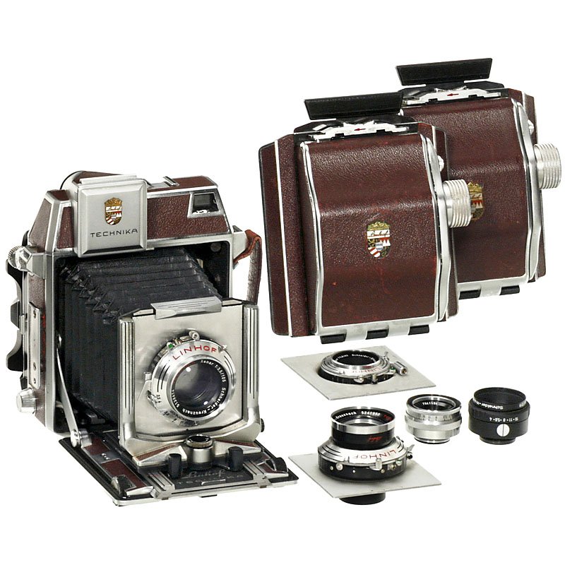 Linhof Technika 6 x 9 cm Outfit, c. 1951: Linhof Technika 6 x 9 cm Outfit, c. 1951 Linhof, Munich. 1) Technika folding-bed camera, size 6 x 9 cm, no. 82143, dark-red leather, focusing screen back. – 2) Xenar 3,5/105 mm in Synchro-Compur. ��