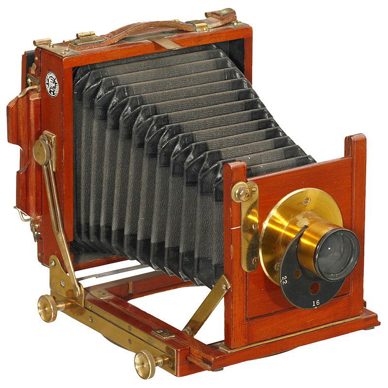 Ensign "Victo" Field Camera, c. 1900: Ensign "Victo" Field Camera, c. 1900 Houghtons Ltd., London. Small field camera, plate size 3 ¼ x 4 ¼ in., polished mahogany, brass trim, black bellows, brass lens with rotating stop, focusing scree