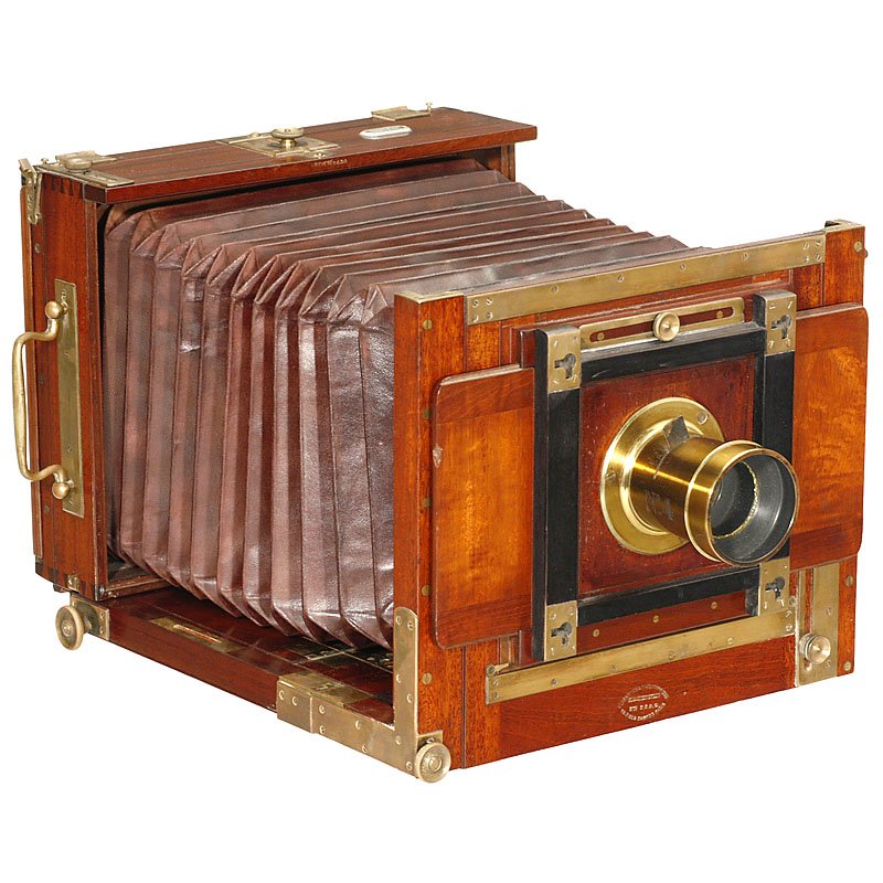 Professional "Mackenstein" Tailboard-Type Camera, c.: Professional "Mackenstein" Tailboard-Type Camera, c. 1895 Mackenstein, Paris. Plate size 7 x 9 ½ in., cherry with solid brass fittings, dark-red bellows, 2 levels, focusing screen back. – Lens: "De