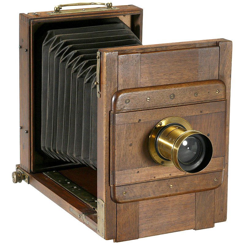 French Tailboard Camera, c. 1884: French Tailboard Camera, c. 1884 Presumably by E. Français, Paris. Plate size 13 x 18 cm, walnut body with brass fittings, black bellows, brass lens: "E. Français, Paris, no. 10297", for waterhouse