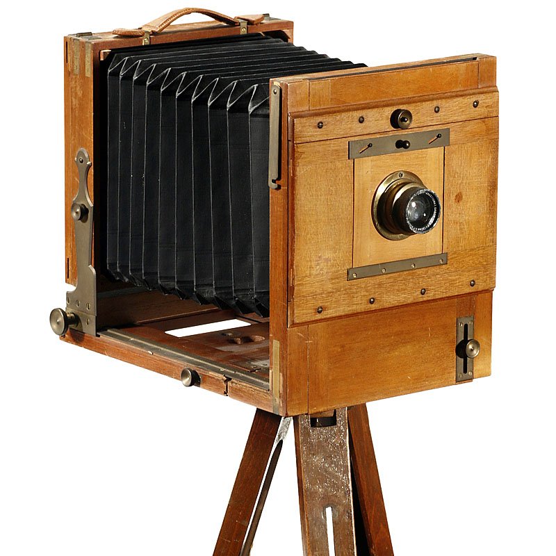 13 x 18 cm Field Camera, c. 1900: 13 x 18 cm Field Camera, c. 1900 Unmarked, presumably German, tropical wood with brass fittings, black bellows, brass-bound "Dopp.-Anastigmat Dagor 6,8/180 mm" lens, iris stop, focusing screen back. W