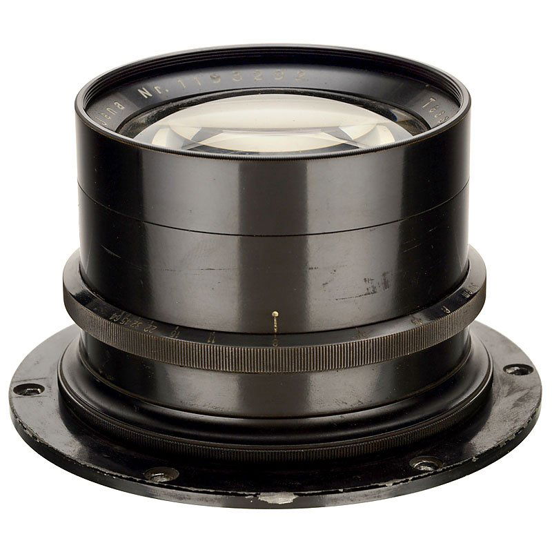 Tessar 4,5/30 cm, c. 1930: Tessar 4,5/30 cm, c. 1930 Carl Zeiss, Jena. No. 1193292, iris stop, height of the lens 3 1/6 in., Ø 3 1/6 in., connecting ring. Tessar 4,5/30 cm, um 1930 Carl Zeiss, Jena. Nr. 1193292, Irisblende, H�
