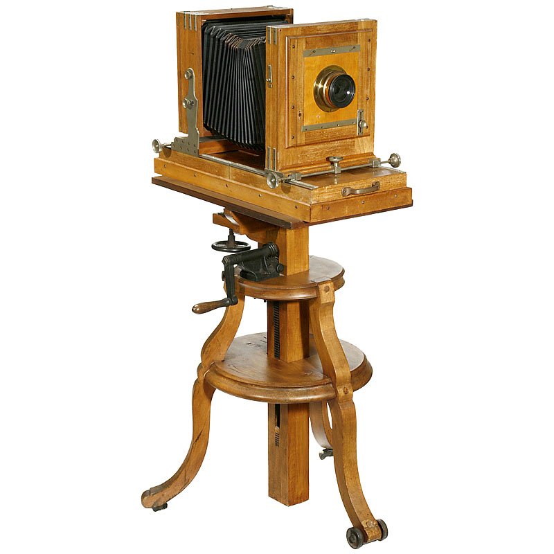 German Studio Camera on Studio Tripod, c. 1895: German Studio Camera on Studio Tripod, c. 1895 Unmarked, presumably Ernemann, size 18 x 24 cm, tropical wood with nickel fittings, black bellows, brass-bound lens by Goerz Berlin "Doppel-Anastigmat Ty