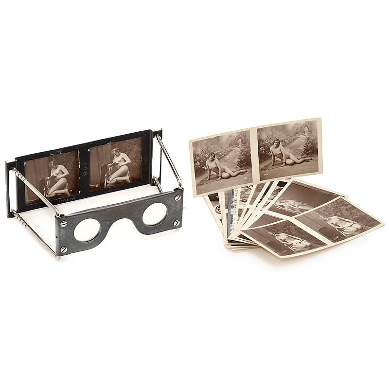 Zeiss "Aerotopo" Viewer with Nude Photographs, c. 1933: Zeiss "Aerotopo" Viewer with Nude Photographs, c. 1933 Zeiss-Aerotopograph G.m.b.H., Jena. Small metal stereo viewer with 12 nude 6 x 13 cm stereo cards. Zeiss "Aerotopo"-Betrachter mit Erotik-Photos,