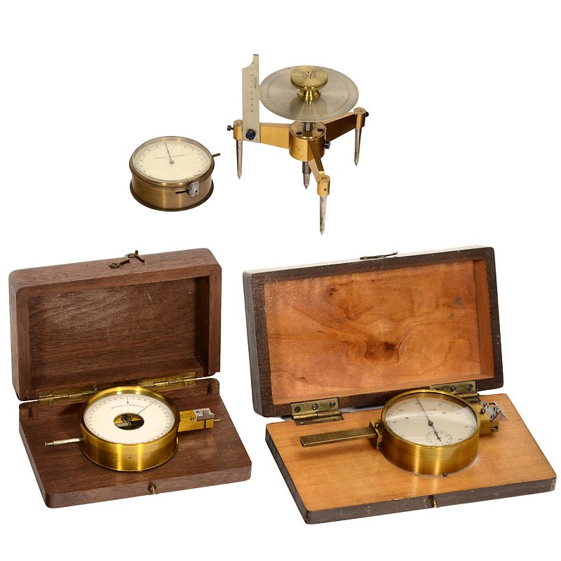 4 German Micrometer Measuring Instruments, c. 1910: 4 German Micrometer Measuring Instruments, c. 1910 1) Georg Jacob, Leipzig. In box. – 2) Unmarked, in box. – And: 3) 2 x unmarked. – All original lacquered brass. 4 deutsche Mikrometer, um 1910 