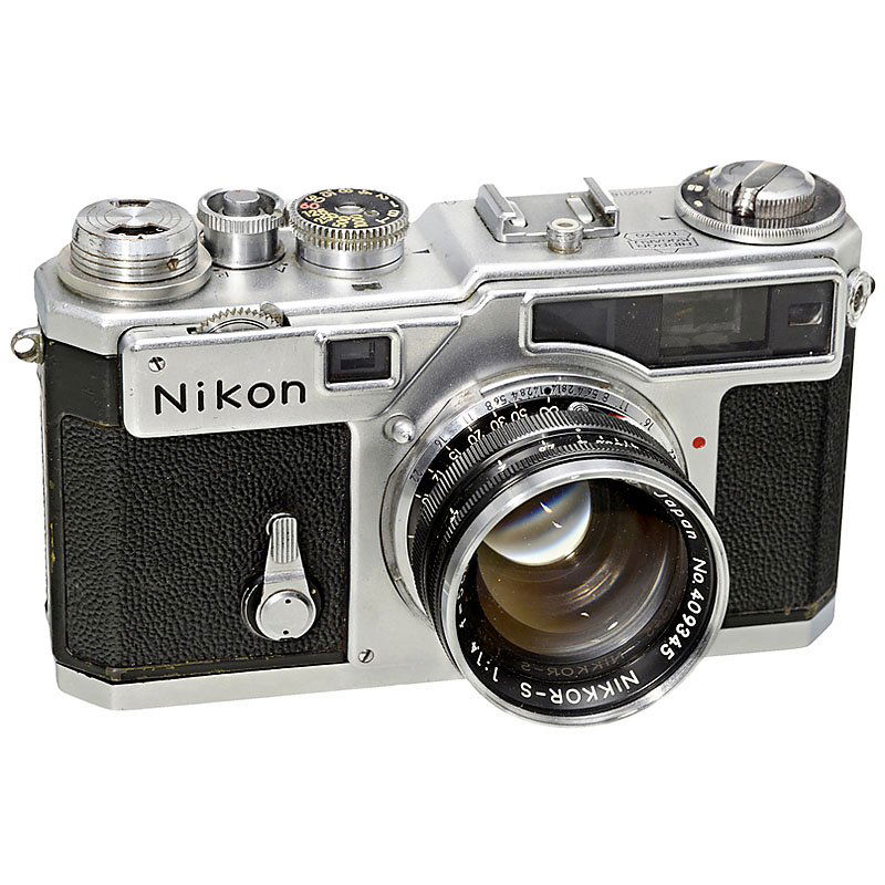 Nikon SP with Nikkor-S 1,4/5 cm, 1957: Nikon SP with Nikkor-S 1,4/5 cm, 1957 Nippon Kogaku, Tokyo. No. 6200182, chrome, cloth focal plane shutter (from the 1st series). Nikkor-S 1,4/5 cm (Nippon Kogaku, Japan), black and chrome. Nikon SP m