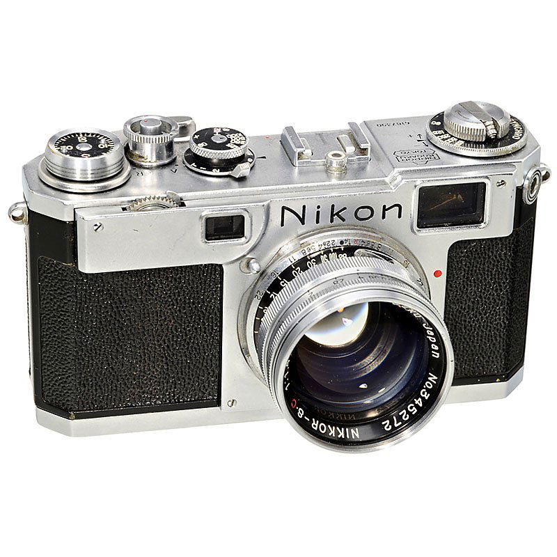 Nikon S2 (2nd Version) with Nikkor-S.C 1,4/5 cm, c.: Nikon S2 (2nd Version) with Nikkor-S.C 1,4/5 cm, c. 1957 Nippon Kogaku, Tokyo. No. 6187390, chrome, rangefinder uneven, 2nd version with black scales. Nikkor-S.C 1,4/5 cm (Nippon Kogaku, Japan), no. 3